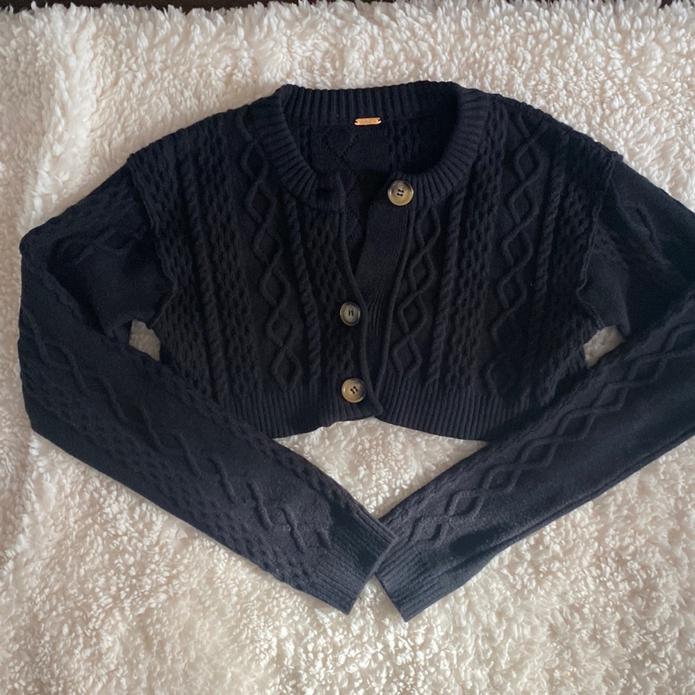 Free People, M, black long sleeve cable knit cropped cardigan